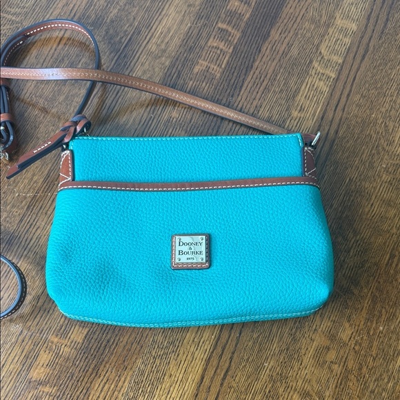 Dooney & Bourke Handbags - Dooney & Bourke Green Leather Crossbody Bag